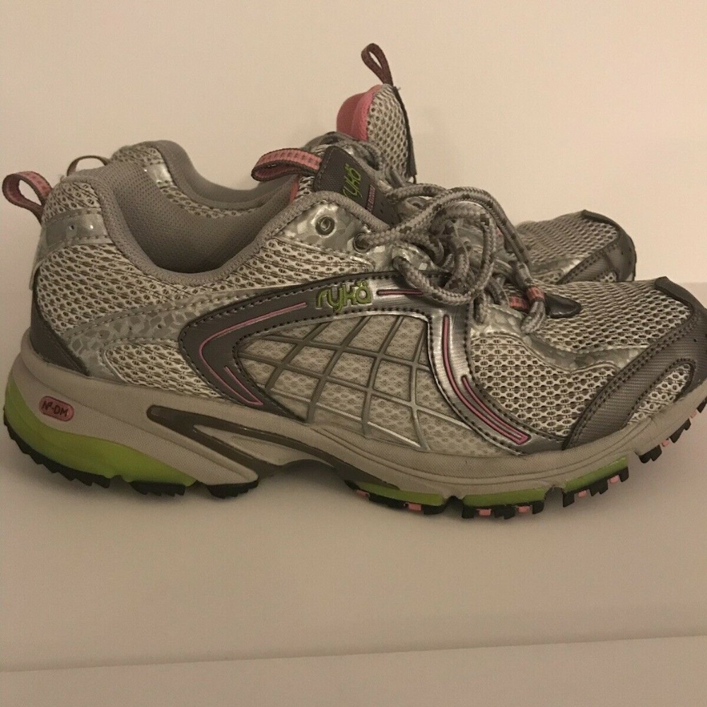 WOMEN’S RYKA KELLY RIPA ATHLETIC TRAIL SHOES 8.5